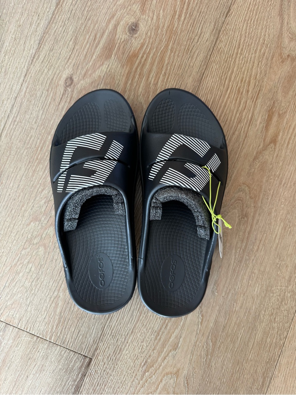 OOFOS OOAHH Unisex FootJoy Logoed Black Slide Sandals M9/W11/EU42 - Picture 2 of 9